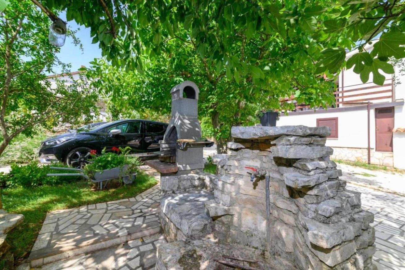 Apartments Katrina Rakalj Экстерьер фото
